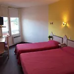 Hotel East 2*