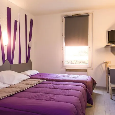 Hotel East 2*