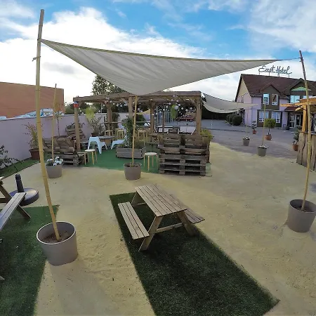 Ξενοδοχείο East