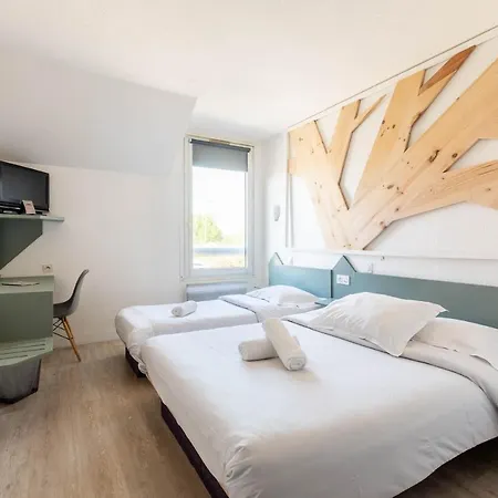 Hotel East