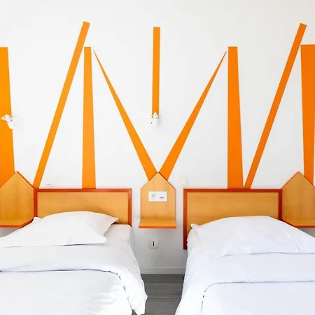 Ξενοδοχείο East 2*