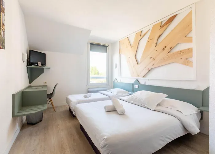 Hotel East