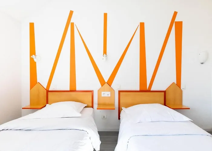 Hotel East 2*